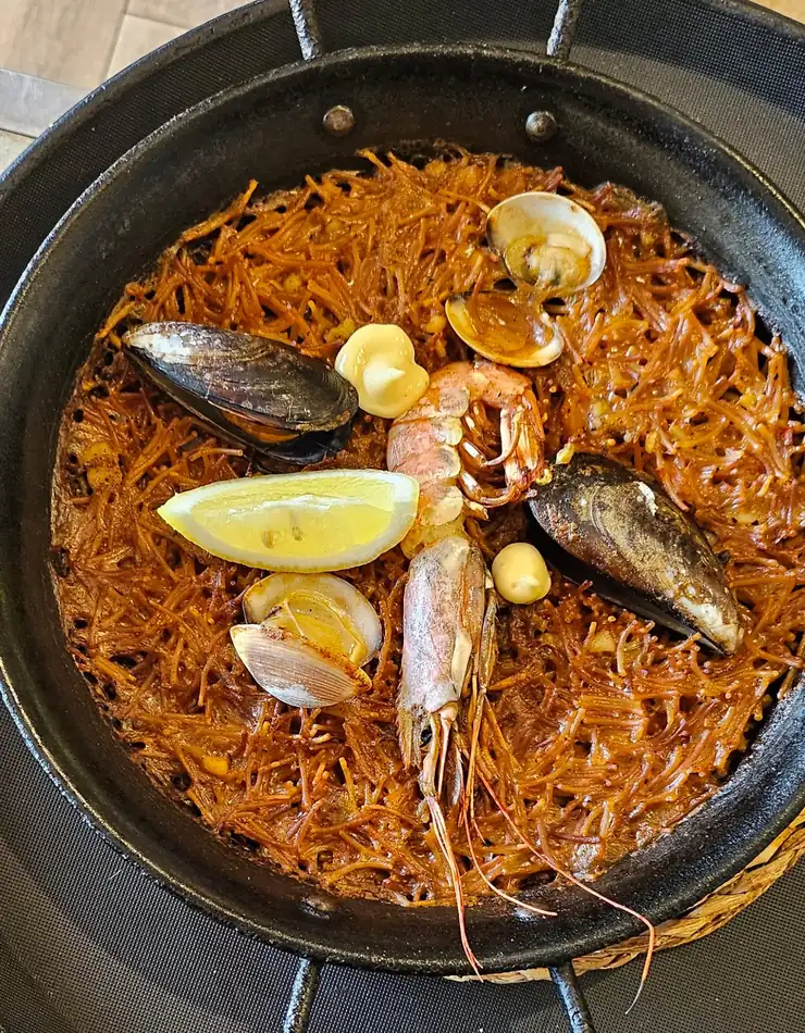 Fideuá de marisco de Aroma de Mar, Badalona